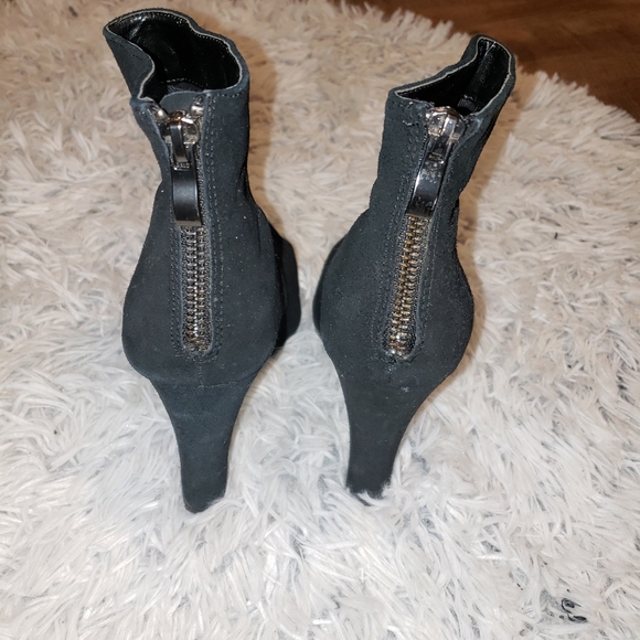 Steve Madden Black Heels/Bootie - Picture 2 of 3
